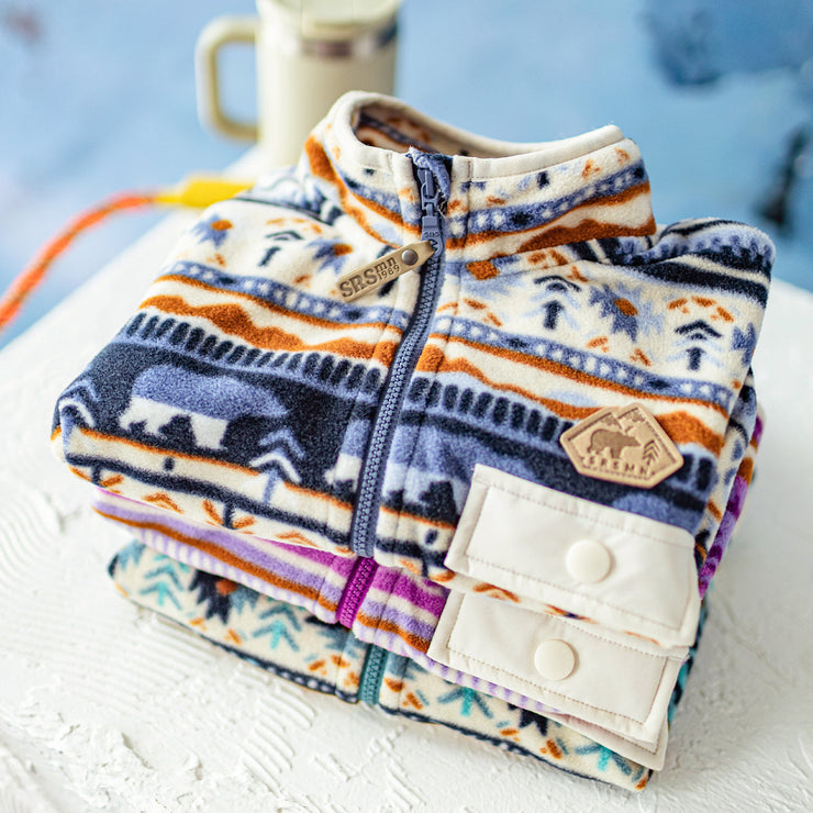 Veste en polar bleue à motifs hivernaux, bébé || Blue patterned vest in fleece, baby