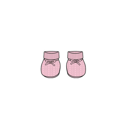Pantoufles roses en tricot, naissance
