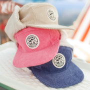 Présentation de la casquette crème en velours côtelé, enfant