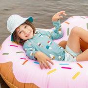 Short de bain bleu et crème à rayures, enfant || Blue and cream striped swimming short, child