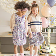 Jupe longue blanche à volants avec motif floral en viscose, enfant || Long white skirt with ruffles and a floral print in viscose, child