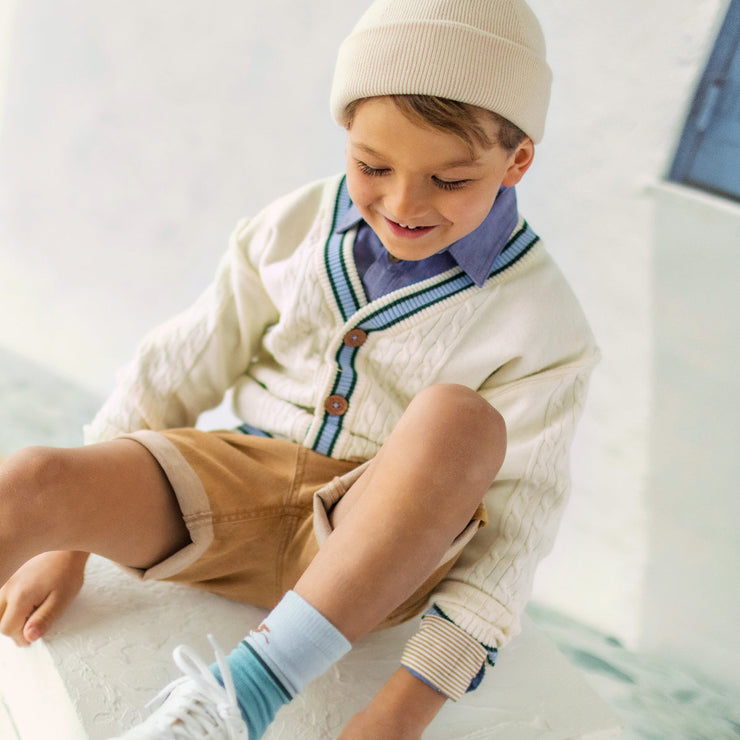 Cardigan en tricot crème avec torsades verticales, enfant