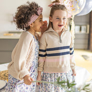 Robe coupe ajustée/évasée blanche avec motif floral en viscose, enfant || Slim fit flared white dress with floral print in viscose, child 