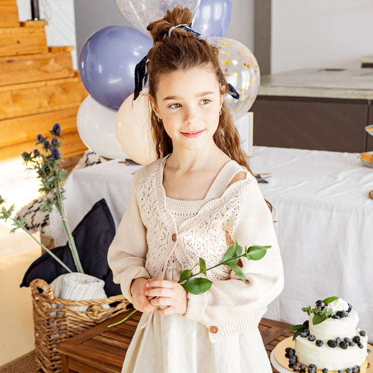 Veste de maille à manches longues crème en crochet, enfant || Cream long sleeves knit vest in crochet, child