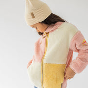 Veste en peluche rose avec blocs de couleur, enfant