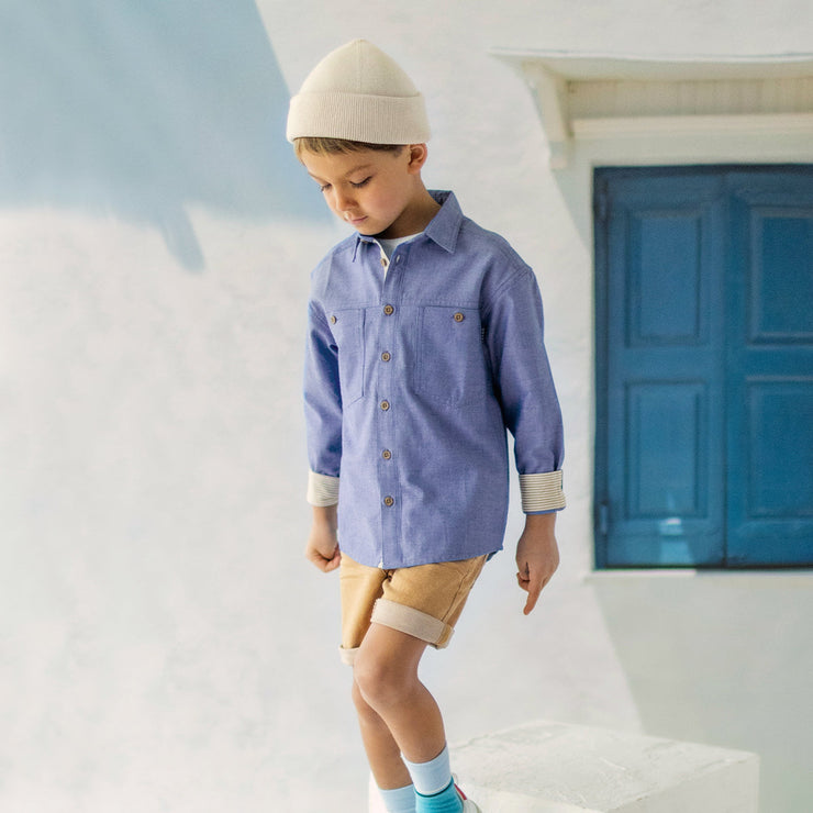 Photo d'un enfant portant la chemise bleu chiné en coton chambray, enfant