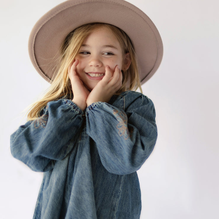 Robe coupe régulière/évasée à manches longues avec effet plissé en denim léger, bleu foncé, enfant