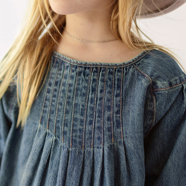 Robe coupe régulière/évasée à manches longues avec effet plissé en denim léger, bleu foncé, enfant