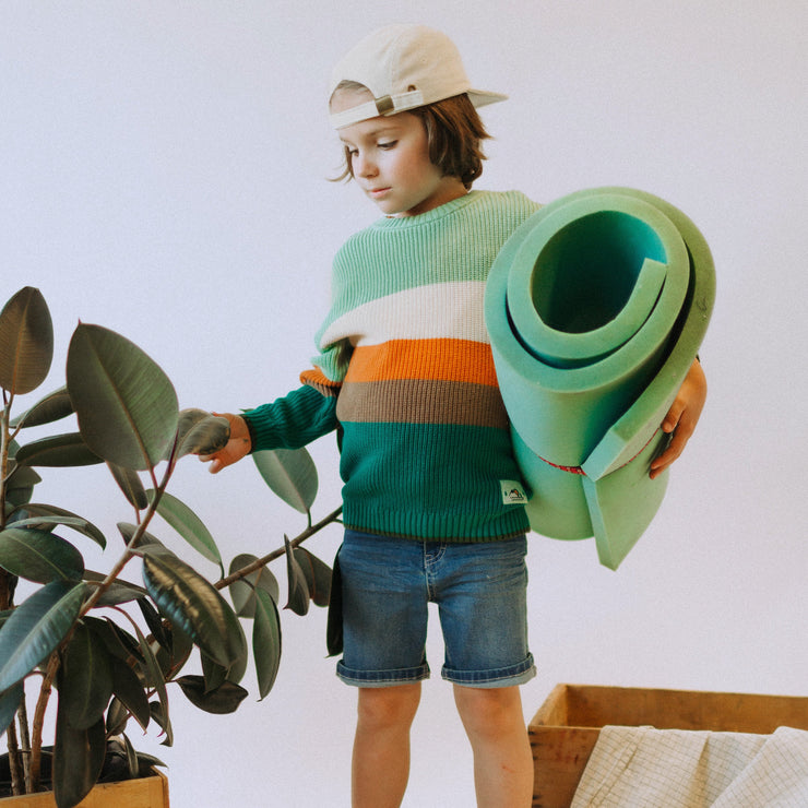 Short coupe régulière en denim extensible, bleu moyen, enfant || Relaxed fit shorts in stretch medium blue denim, child