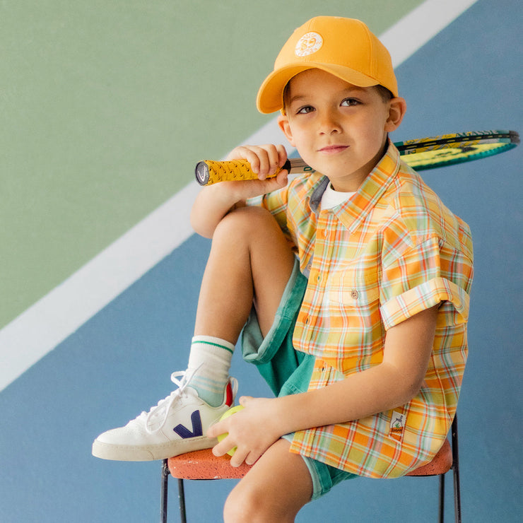 Look de la chemise jaune et verte à carreaux, enfant