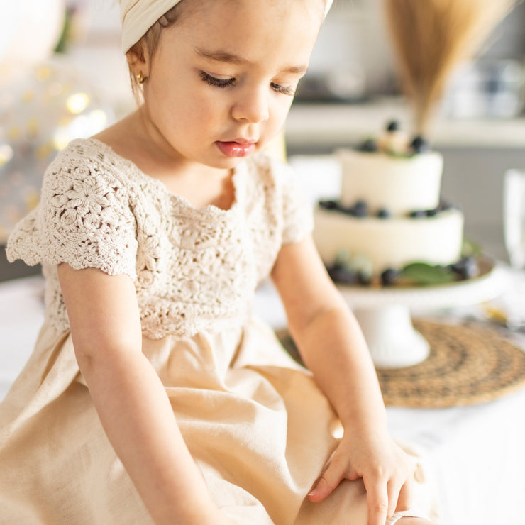 Robe en lin à manches courtes crème avec crochet, bébé || Cream short sleeves linen dress with crochet, baby