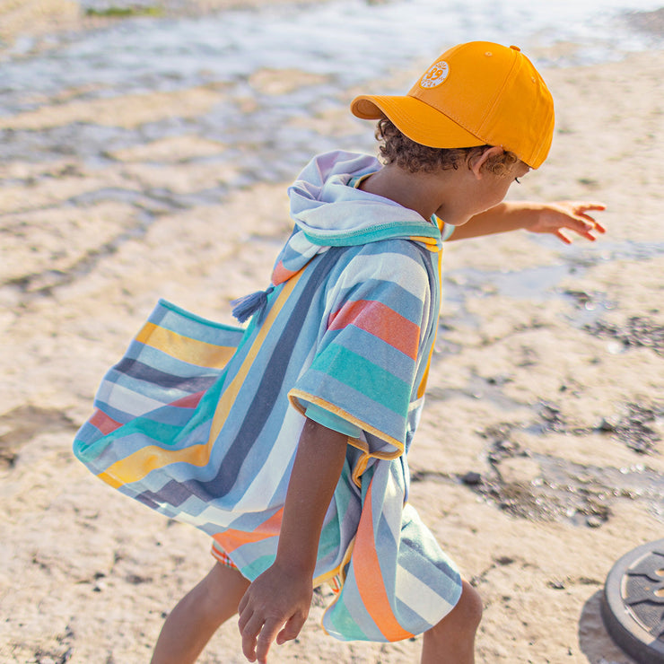 Casquette jaune à visière arrondie et broderie, enfant