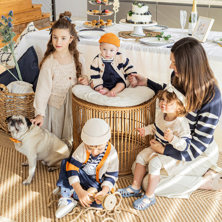 Veste de maille côtelée manches longues à rayure crème et marine, naissance || Long sleeves cream and navy striped ribbed knit vest, newborn