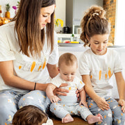 Cache-couche crème avec illustration de lapins en jersey extensible, bébé || Cream bodysuit with bunnies illustration in stretch jersey, baby