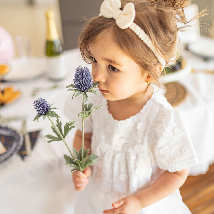 Robe évasée à manches courtes crème avec bloomer assorti en voile de coton brodé, bébé || Cream short sleeves flared dress with matching bloomer in embroidered cotton veil, baby