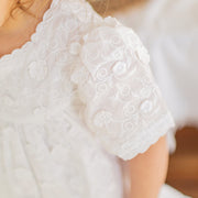 Robe évasée à manches courtes crème avec bloomer assorti en voile de coton brodé, bébé || Cream short sleeves flared dress with matching bloomer in embroidered cotton veil, baby