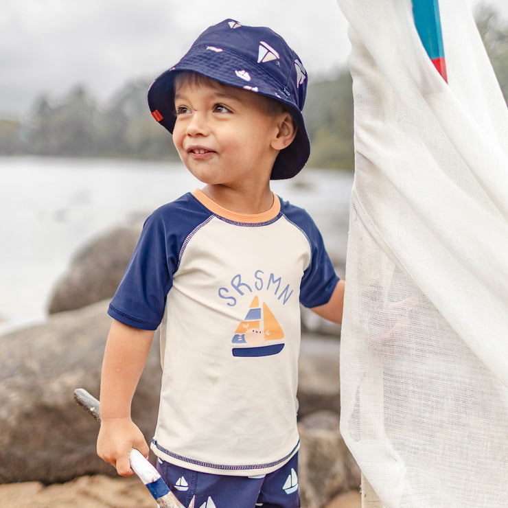 Chapeau de soleil marine réversible à motif de voiliers, bébé || Navy reversible bucket hat with sailboat print, baby
