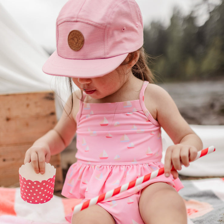 Maillot de bain deux-pièces rose pâle à motif de voiliers, bébé || Light pink two pieces swimsuit with sailboat print, baby