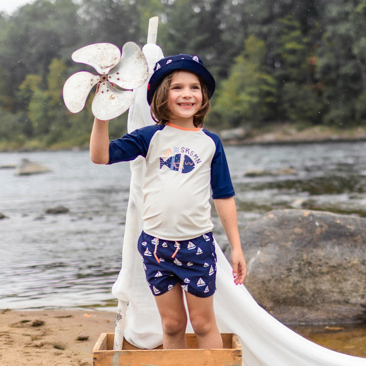 Chapeau de soleil marine réversible à motif de voiliers, enfant || Navy reversible bucket hat with sailboat print, child