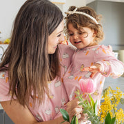 Haut de pyjama rose avec motif de lapins et de poulets, adulte