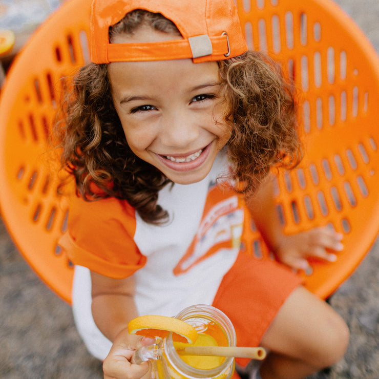 T-shirt à manches courtes crème et orange avec illustration, enfant || Cream and orange short sleeves t-shirt with print, child