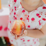 Une-pièce coupe ample beige avec motif de cerises en viscose, bébé  || Loose fit cream one piece with cherry print in viscose, baby 