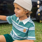 T-shirt turquoise, bleu et blanc à rayures, enfant