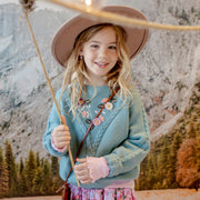 Chandail en tricot bleu cendré avec broderies, enfant || Ash blue knit sweater with embroidery, child