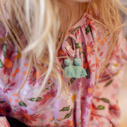 Chemise ample lilas fleurie à manches longues bouffantes en viscose, enfant || Floral lilac wide fit shirt with long puff sleeves in viscose, child