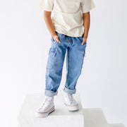 Pantalon coupe ample en denim extensible, bleu pâle, enfant || Wide fit stretch denim pants, light blue, child