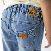 Pantalon coupe ample en denim extensible, bleu pâle, enfant || Wide fit stretch denim pants, light blue, child