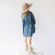 Chapeau de feutre taupe de forme arrondie, enfant || Taupe felt hat with rounded shape, child