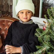 Chandail en tricot noir au motif tressé, enfant || Black knitted sweater with braided pattern, child