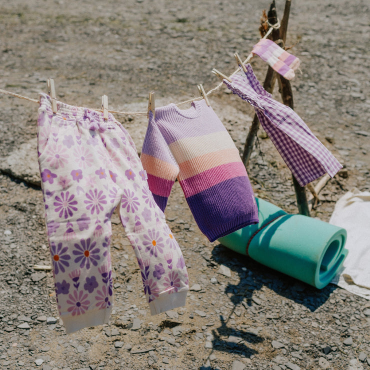 Pantalon crème fleuri mauve en coton français, bébé || Cream pants with purple floral print in French terry, baby