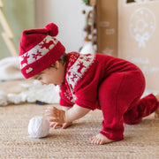 Photo d'un bébé portant le bonnet rouge à motifs jacquard, naissance