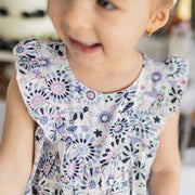 Une-pièce coupe ample blanc avec motif floral en viscose, bébé  || Loose fit white one piece with floral print in viscose, baby 