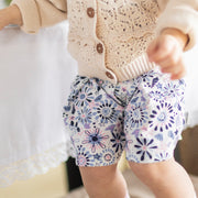 Une-pièce coupe ample blanc avec motif floral en viscose, bébé  || Loose fit white one piece with floral print in viscose, baby 