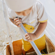 Short coupe régulière jaune en twill très extensible, bébé || Yellow regular fit short in stretch twill, baby