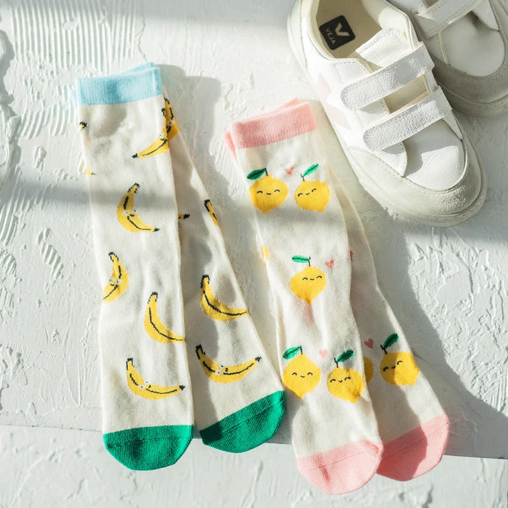Look des chaussettes crème avec citrons, enfant
