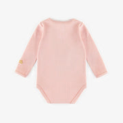 Cache-couche rose col henley en coton biologique, naissance  || Pink henley collar bodysuit in organic cotton, newborn
