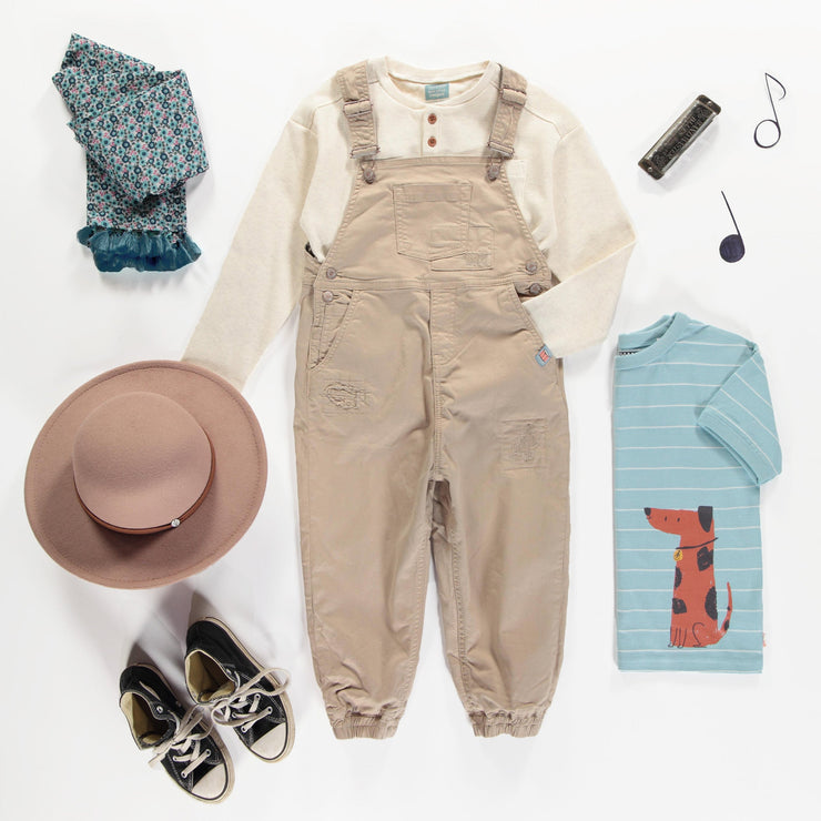 Salopette coupe décontractée sable en twill extensible, enfant || Sand casual overalls in stretch twill, child