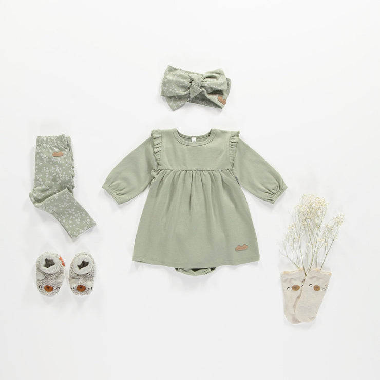 Robe manches longues vert sauge en coton pointelle, naissance || Sage green long sleeves dress in cotton pointelle, newborn