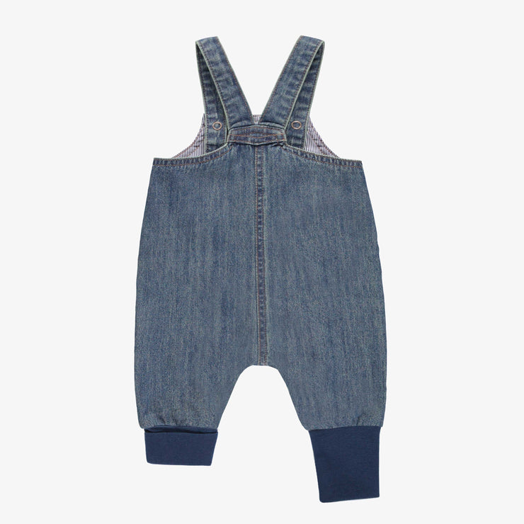 Salopette évolutive coupe large en denim léger bleu moyen, naissance || Medium blue denim evolutive overalls wide fit, newborn