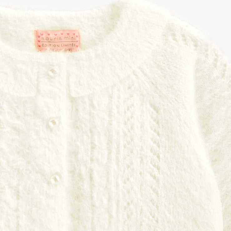 Zoom détails du cardigan blanc pelucheux, bébé