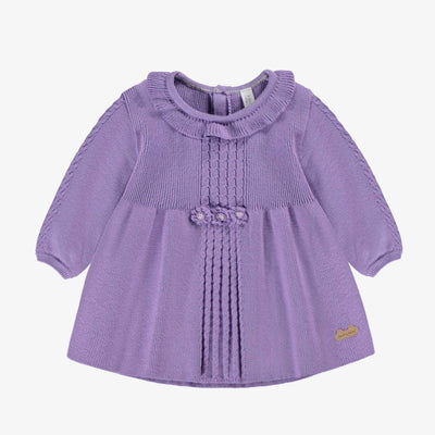 Robe mauve en tricot, naissance