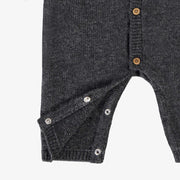 Zoom détails de l'une pièce gris en tricot avec motifs jacquard, naissance