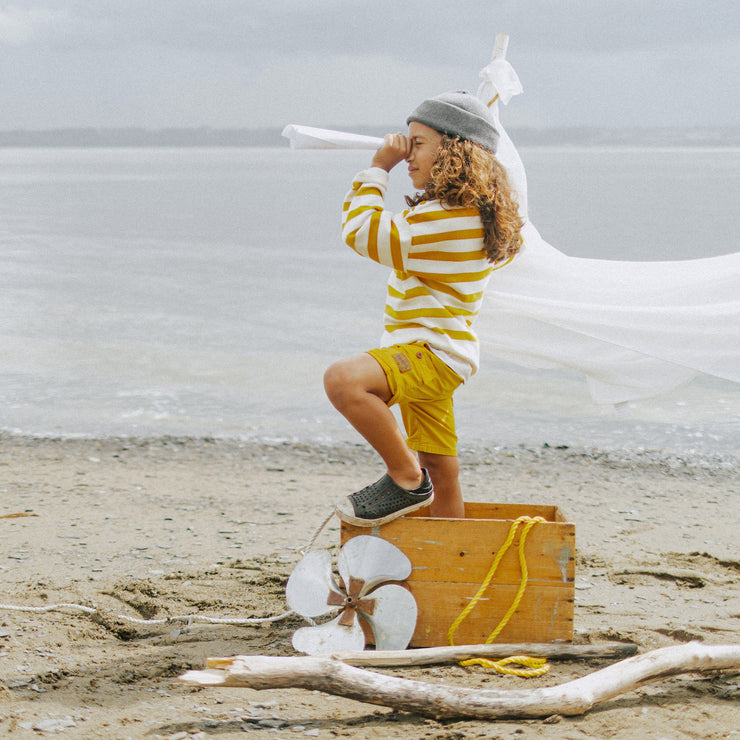 Chandail de maille à manches longues avec rayures crème, jaune et ocre, enfant || Cream, yellow and ochre striped long sleeves knit sweater, child