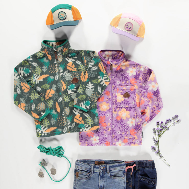 Veste de polar verte à motif représentant la nature avec col montant, enfant || Green polar fleece vest with nature pattern with high collar, child