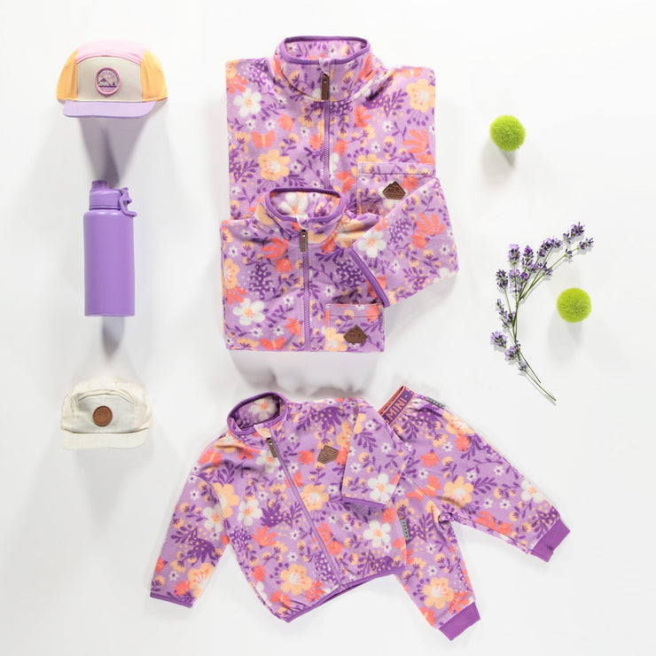Veste de polar mauve fleurie avec col montant, enfant || Floral purple polar fleece vest with high collar, child