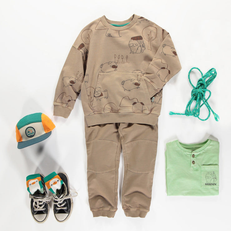 Chandail manches longues de coupe décontractée brun pâle avec illustrations, enfant || Light brown long sleeves patterned relaxed fit sweater with illustration, child